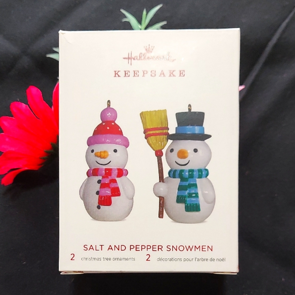 * Hallmark Keepsake 2018 Salt & Pepper Snowmen Christmas Ornaments, Like New